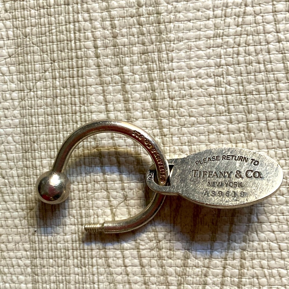 Sterling Silver Return to Tiffany oval tag key ring. ( missing 1 screw).